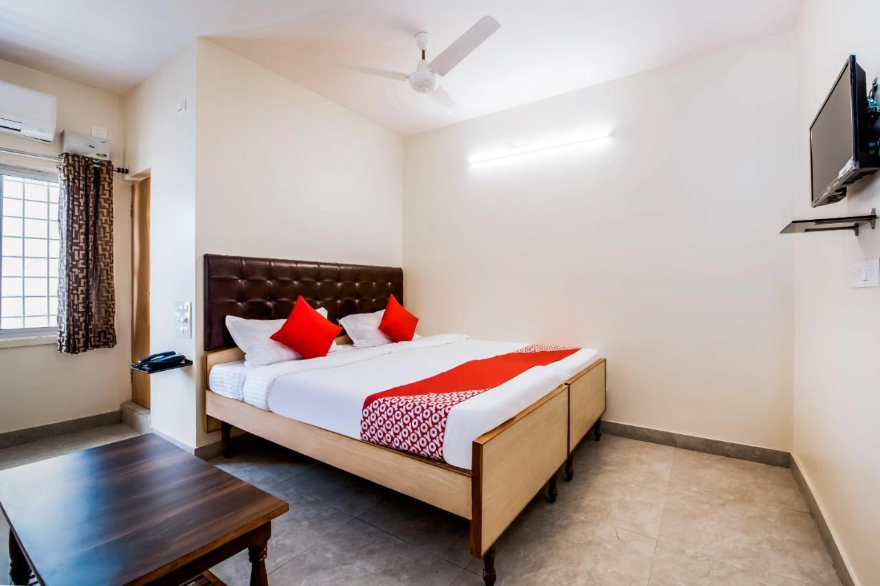 Super Oyo G P Residency Hotel Kakinada Exterior photo