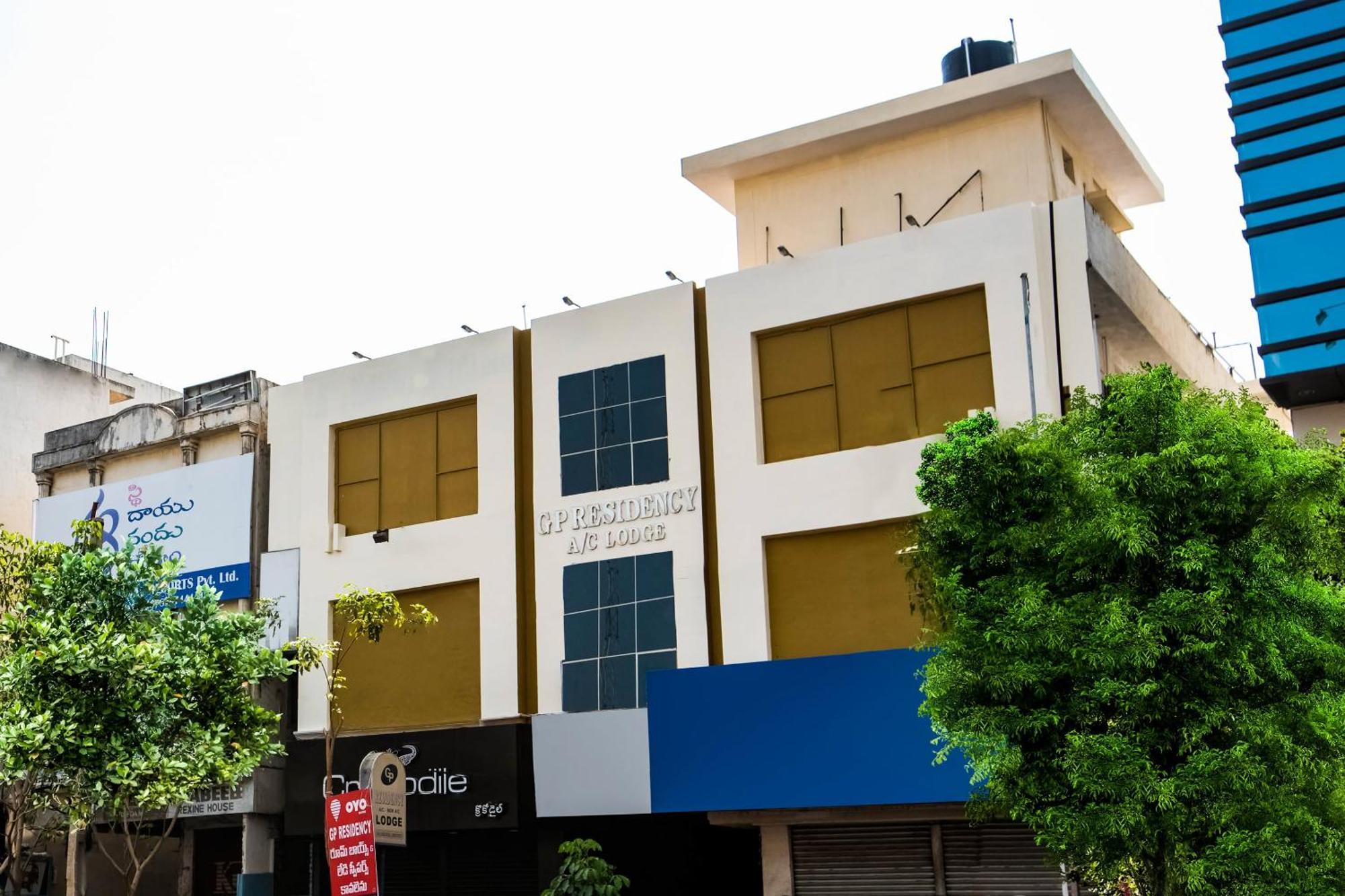Super Oyo G P Residency Hotel Kakinada Exterior photo